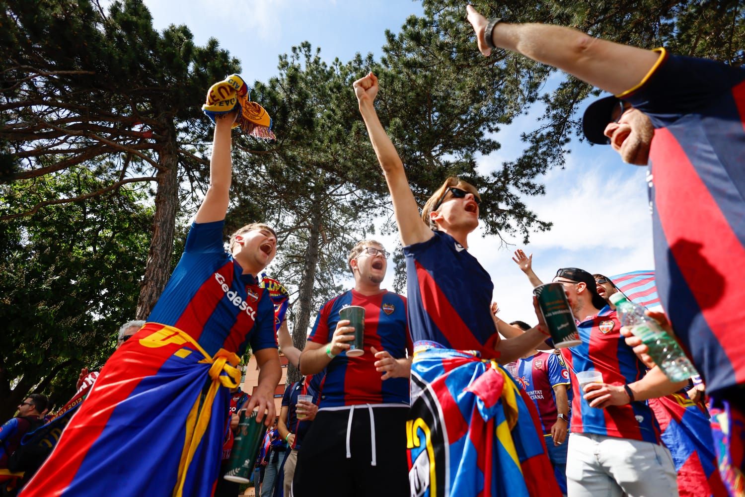 Explosión granota en la llegada del Levante UD a El Plantío