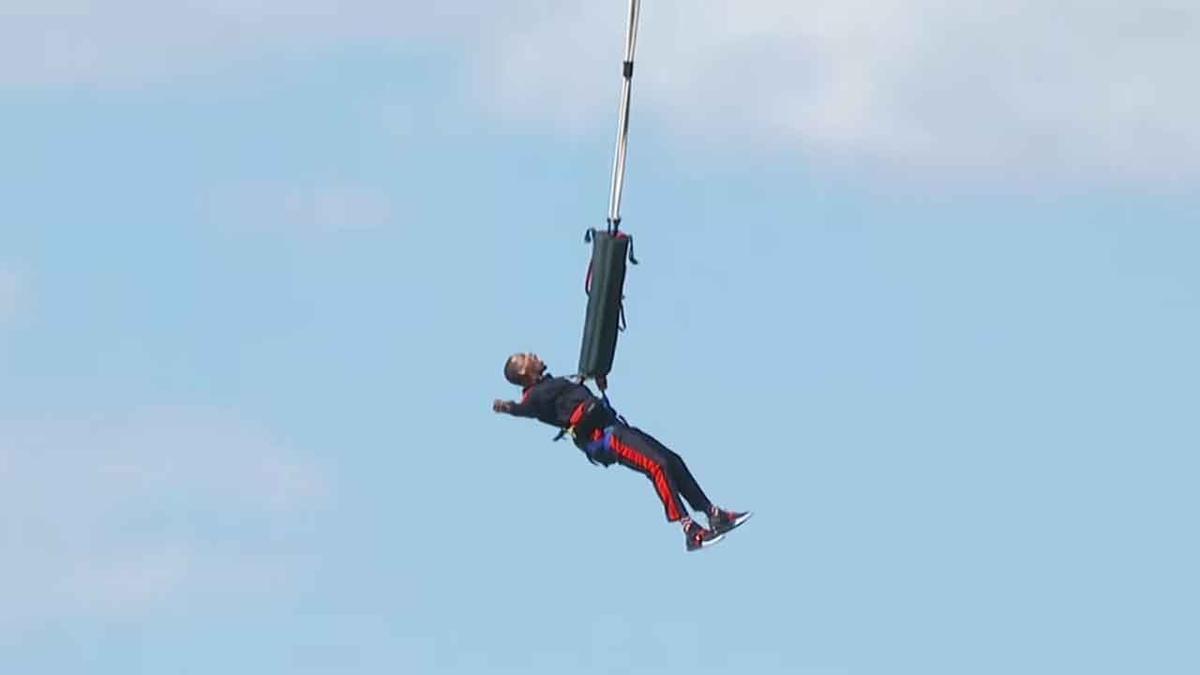 Will Smith hace ’puenting’ desde un helicóptero sobre el Gran Cañon para celebrar su 50 aniversario