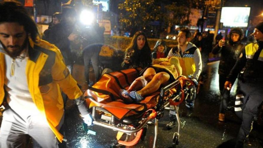 Un ataque a una discoteca de Estambul deja al menos 39 muertos