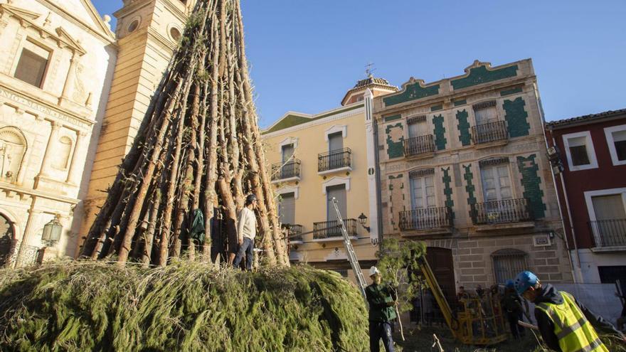 Canals refuerza la seguridad   en el montaje de la Foguera | PERALES IBORRA