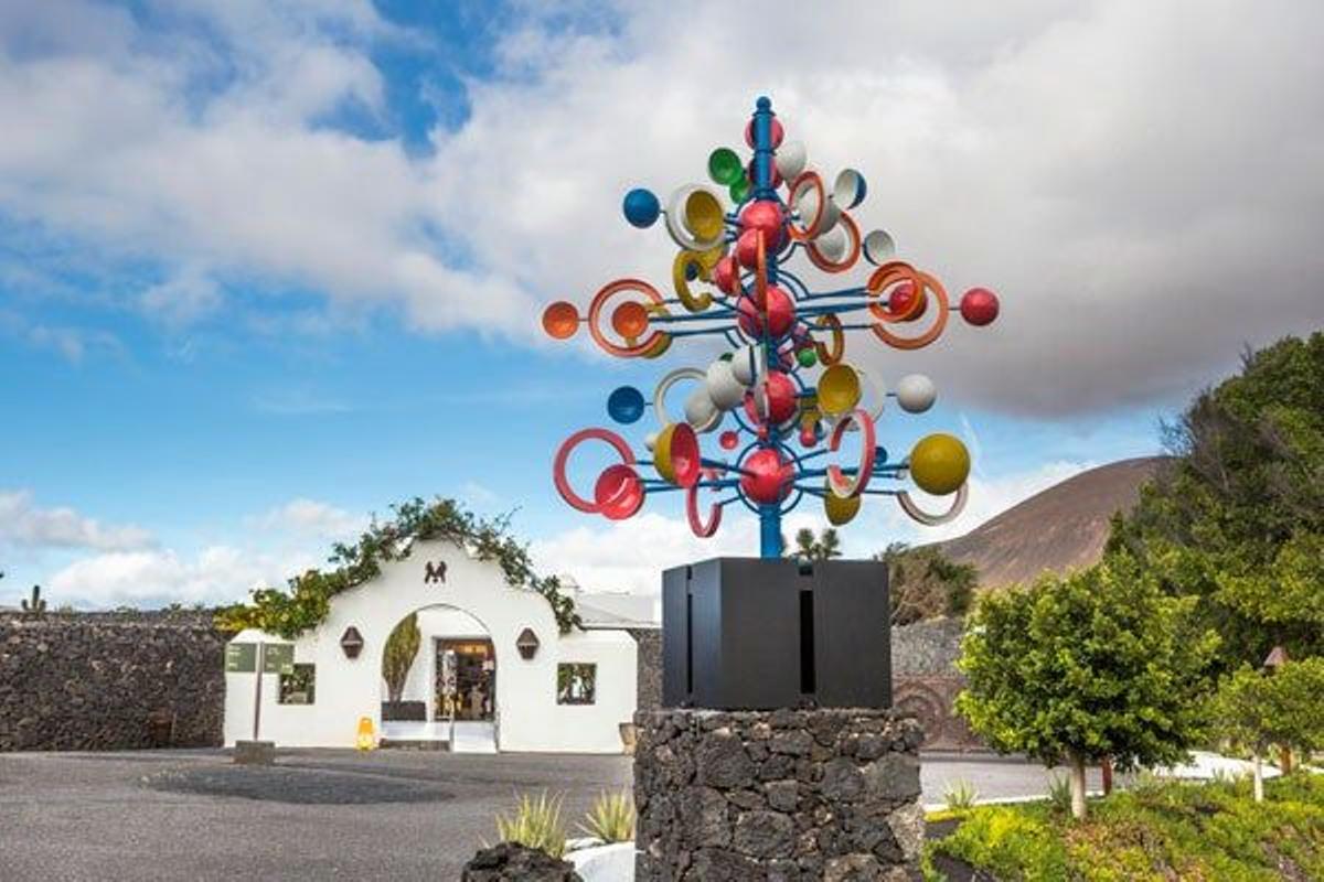 Entrada principal de la Fundación de César Manrique, también conocida como el Taro de Tahíche.