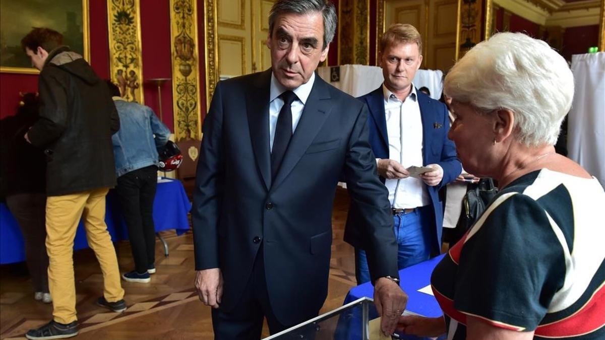 Fillon vota en París