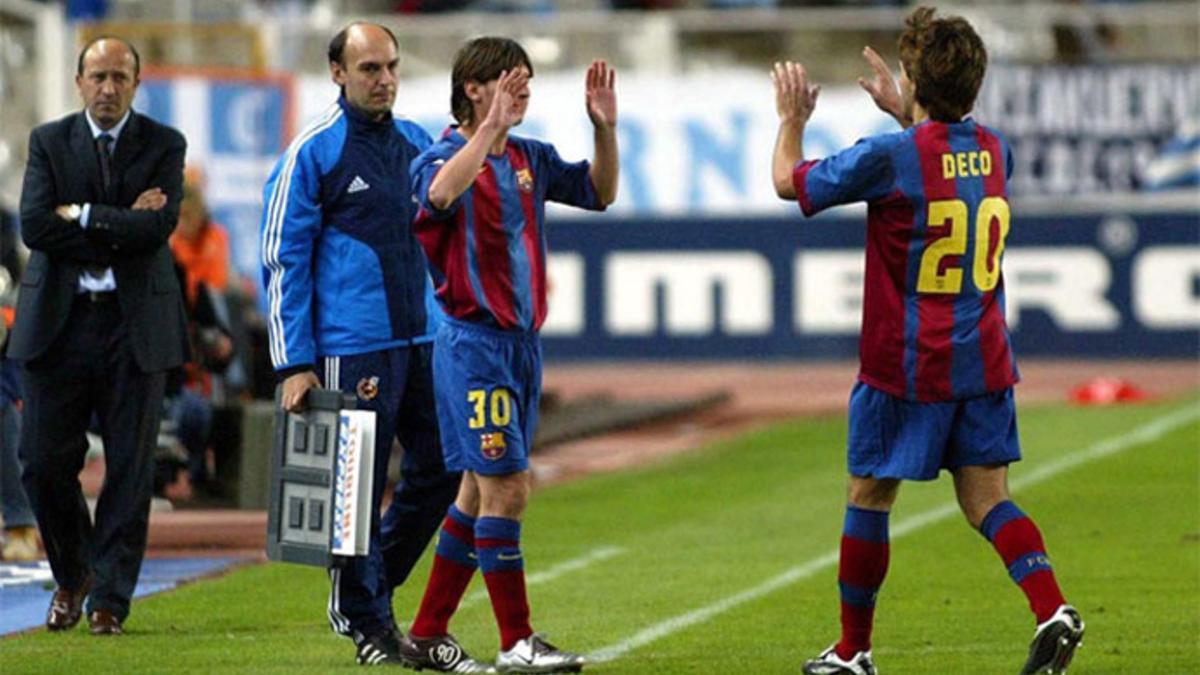 Leo Messi sustituye a Deco da Souza en el Espantol-FC Barcelona de la Liga 2004/05