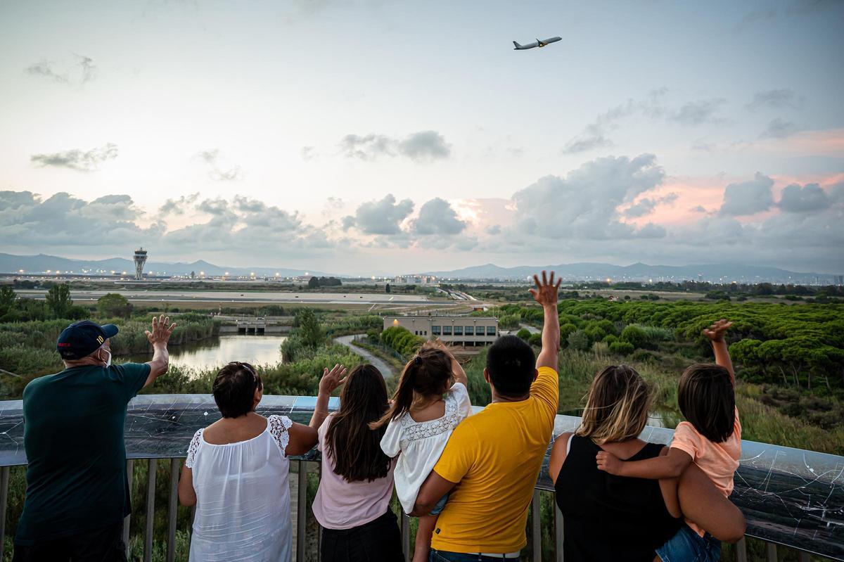 Cap conseller ni Colau aniran a la manifestació contra l’ampliació de l’aeroport de Barcelona