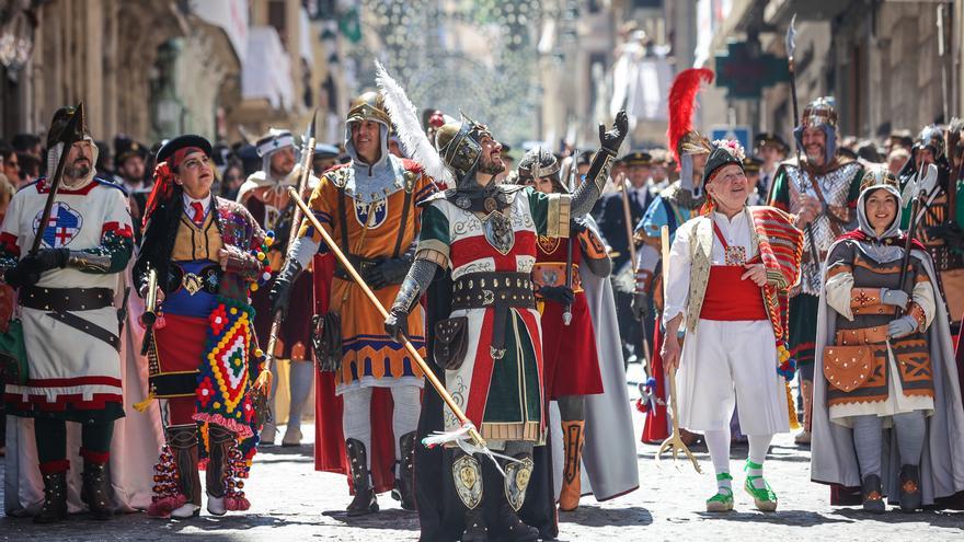 La historia de Alcoy cobra vida durante sus fiestas de Moros y Cristianos