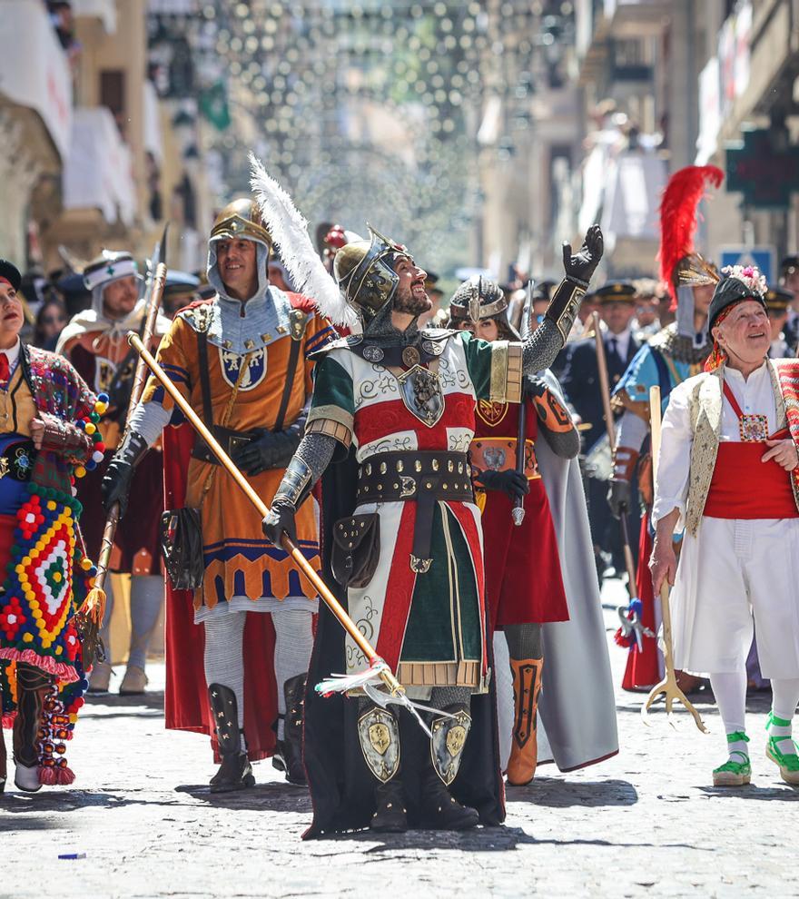 La historia de Alcoy cobra vida durante sus fiestas de Moros y Cristianos