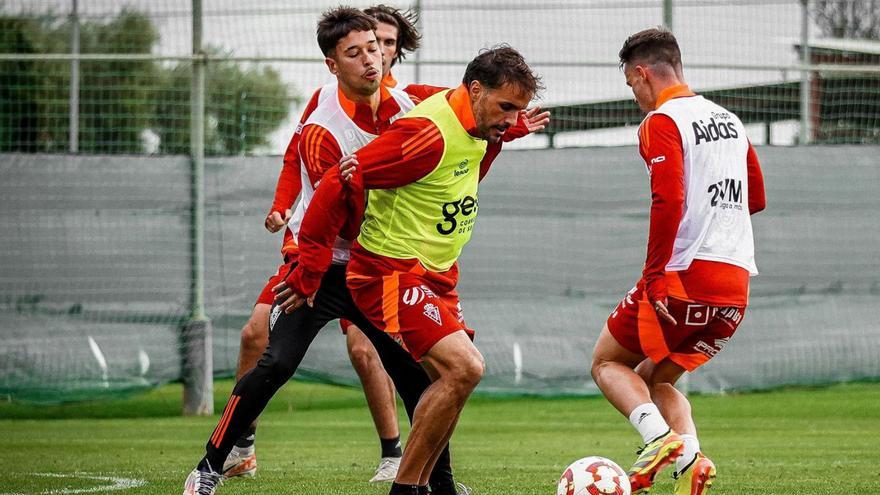 Pedro León, capitán del Real Murcia, durante un entrenamiento esta temporada. | REAL MURCIA