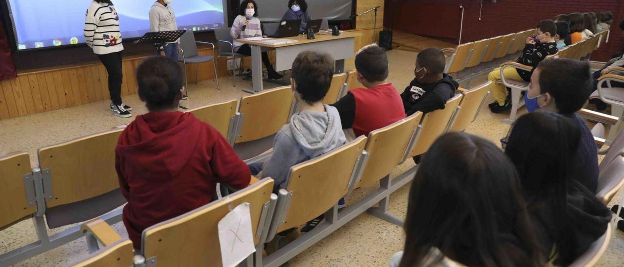 Presentación del libro “¿Cuál es tu historia?” en el colegio público Marcelo Gago de Avilés.