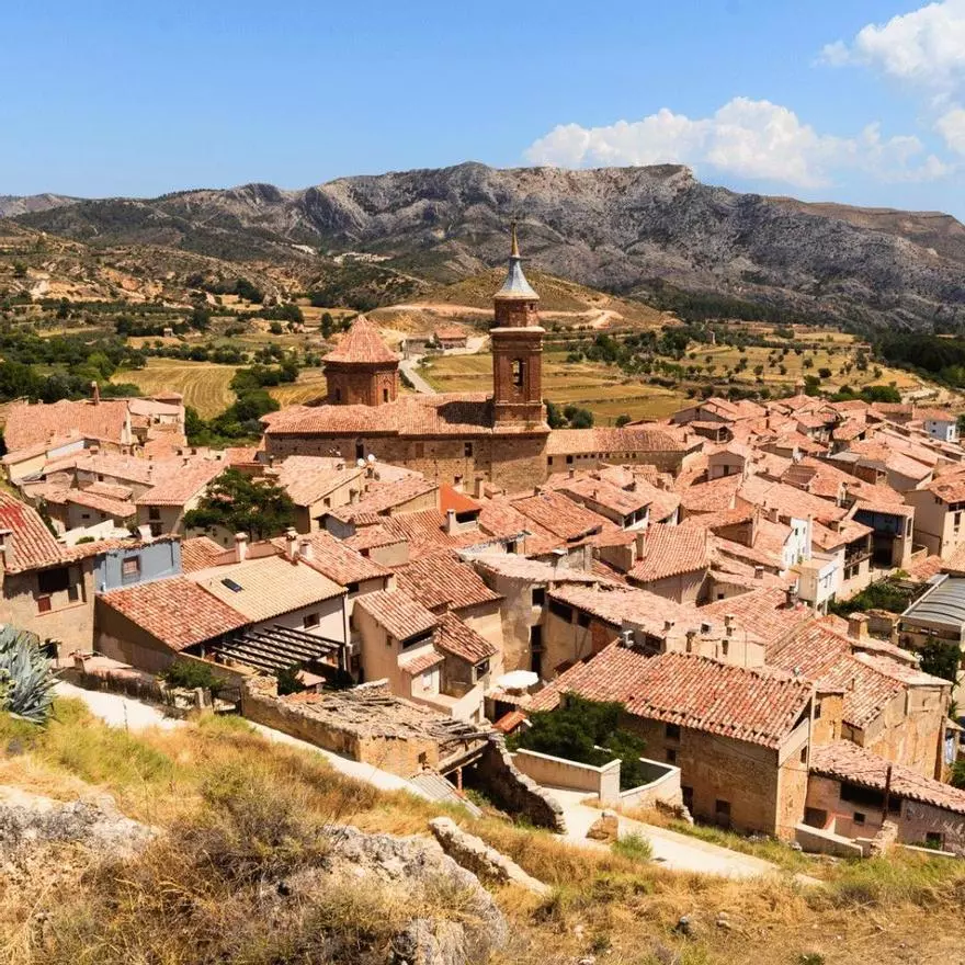 Guitarricadelafuente (28 años) sobre su pueblo en Aragón, de 80 habitantes y Bien de Interés Cultural