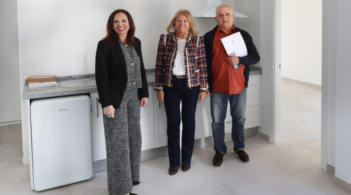 La consejera Rocío Díaz y la alcaldesa, ayer, en Marbella