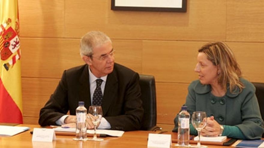 Touriño y Gallego, durante la reunión con los representantes del sector mejillonero.