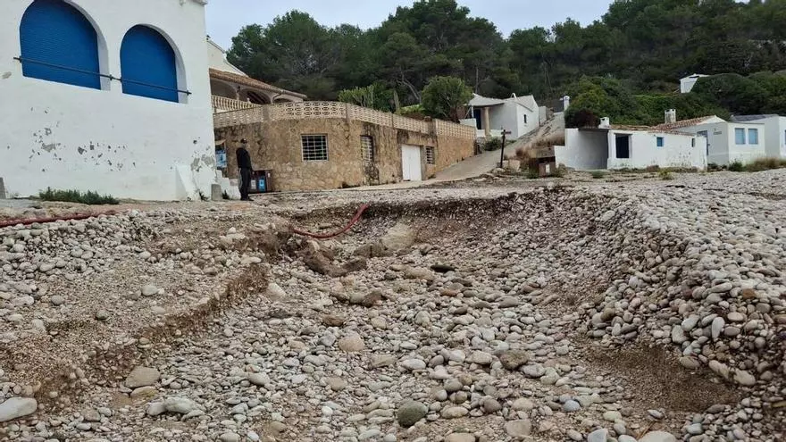 El aguacero, un cuchillo: abre en canal la cala de la Barraca de Xàbia (vídeo)
