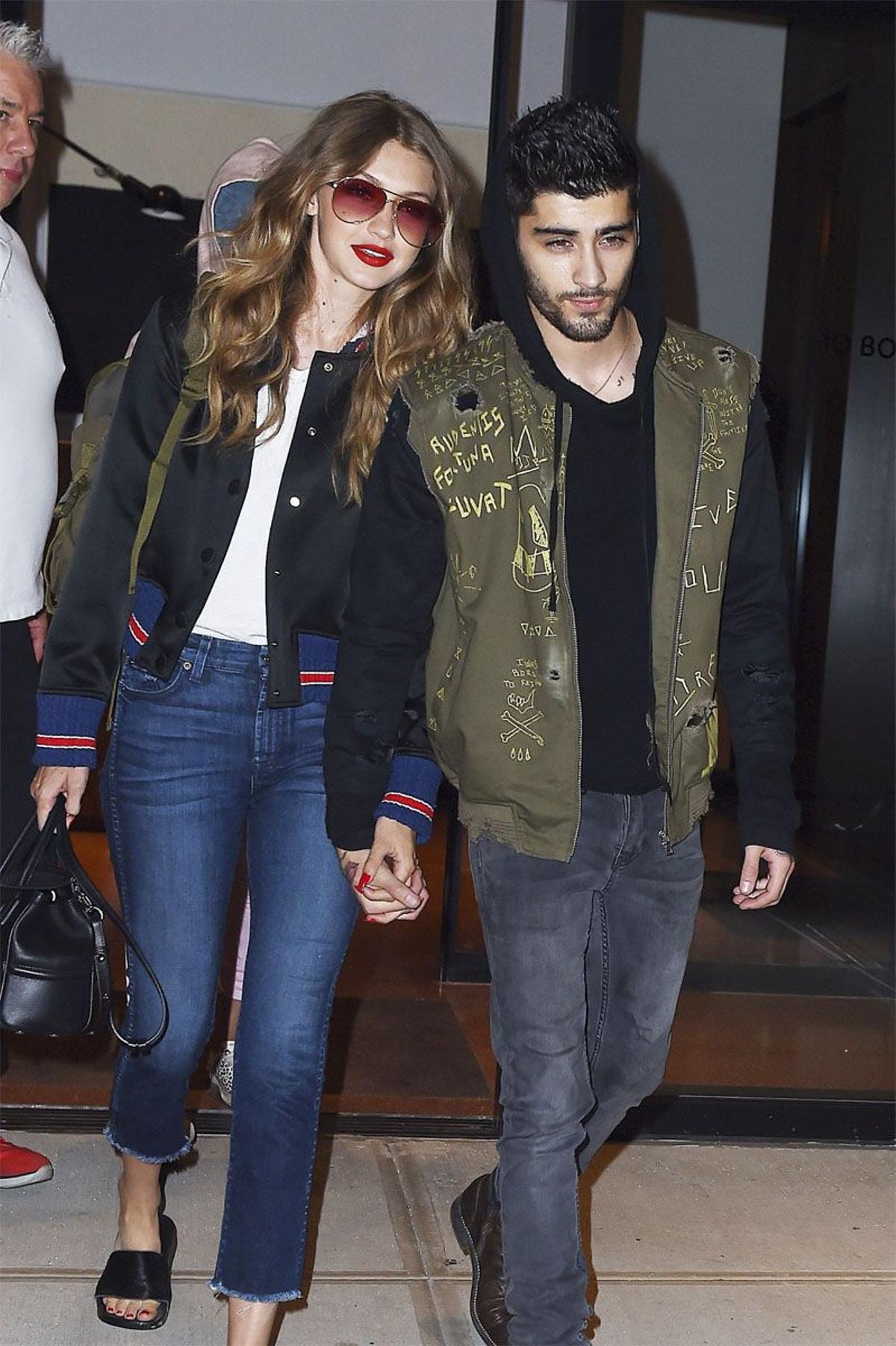 Gigi Hadid con gafas en degradé junto a Zayn Malik