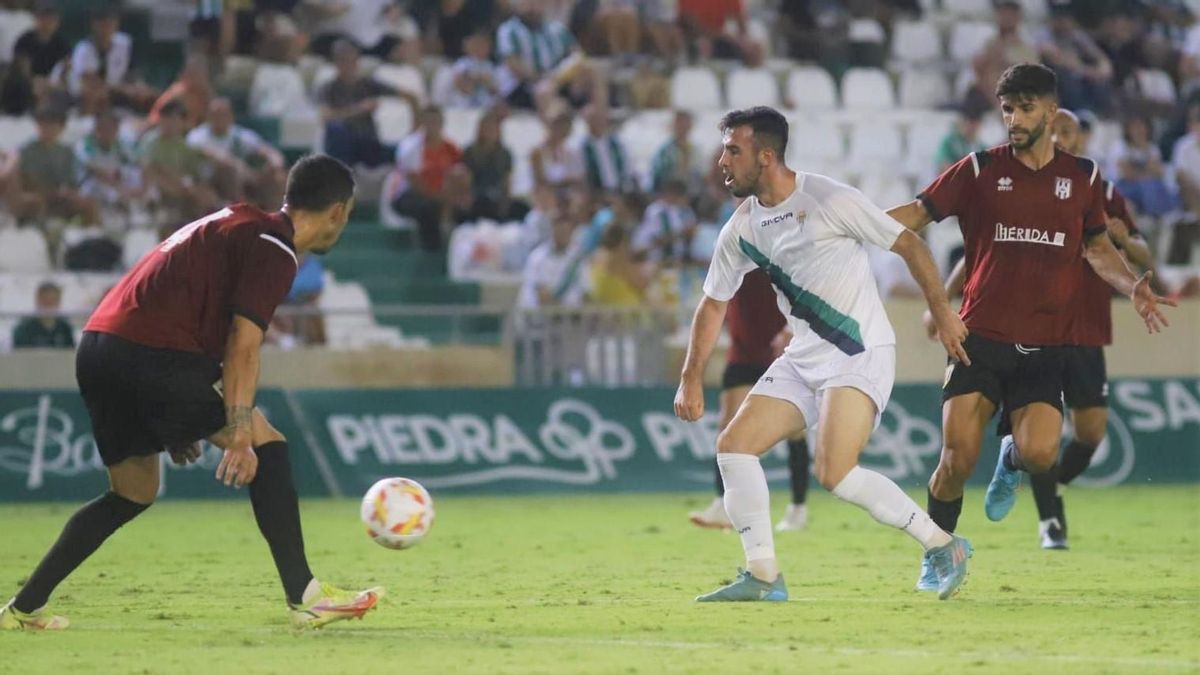 Carlos Puga, durante el choque ante el Mérida en El Arcángel.