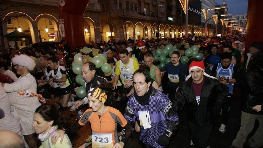 Zaragoza despide el año con el encanto de su San Silvestre