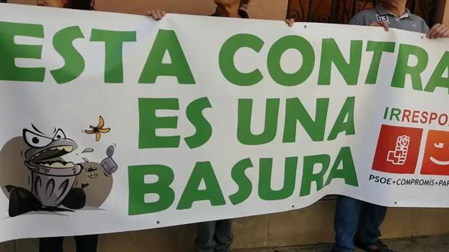 Protesta de Margalló contra la contrata de basuras en Elche