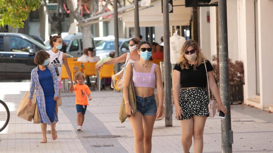 Salud deja en manos de los ciudadanos excluirse del uso de la mascarilla