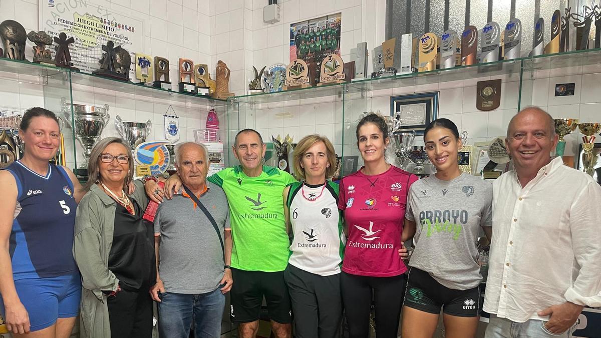 Participantes del documental 'El voleibol en Arroyo de la Luz. Una historia de feminismo'.