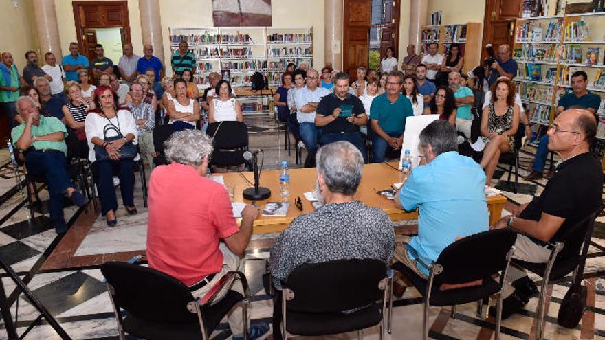 Carlos Ramos se escapa del olvido con el primer tomo de su poemario