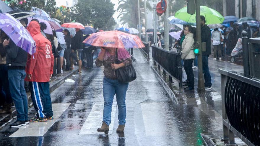 Lluvias débiles aisladas y cielo cubierto