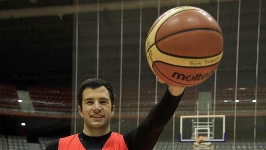 Diego Mallou, durante el entrenamiento de ayer en el Palacio.