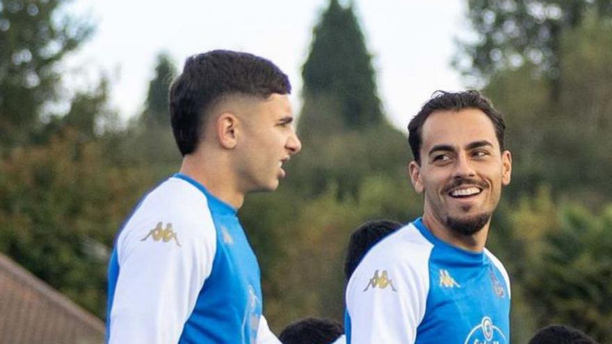 Quagliata mira a Yeremay en un entrenamiento. | RCD