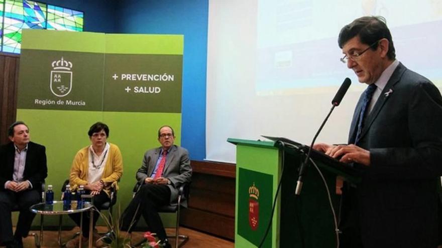 El consejero Manuel Villegas (dcha) presentó ayer la aplicación junto a Manuel Escudero, Vanesa Roldán y Vicente Vicente.