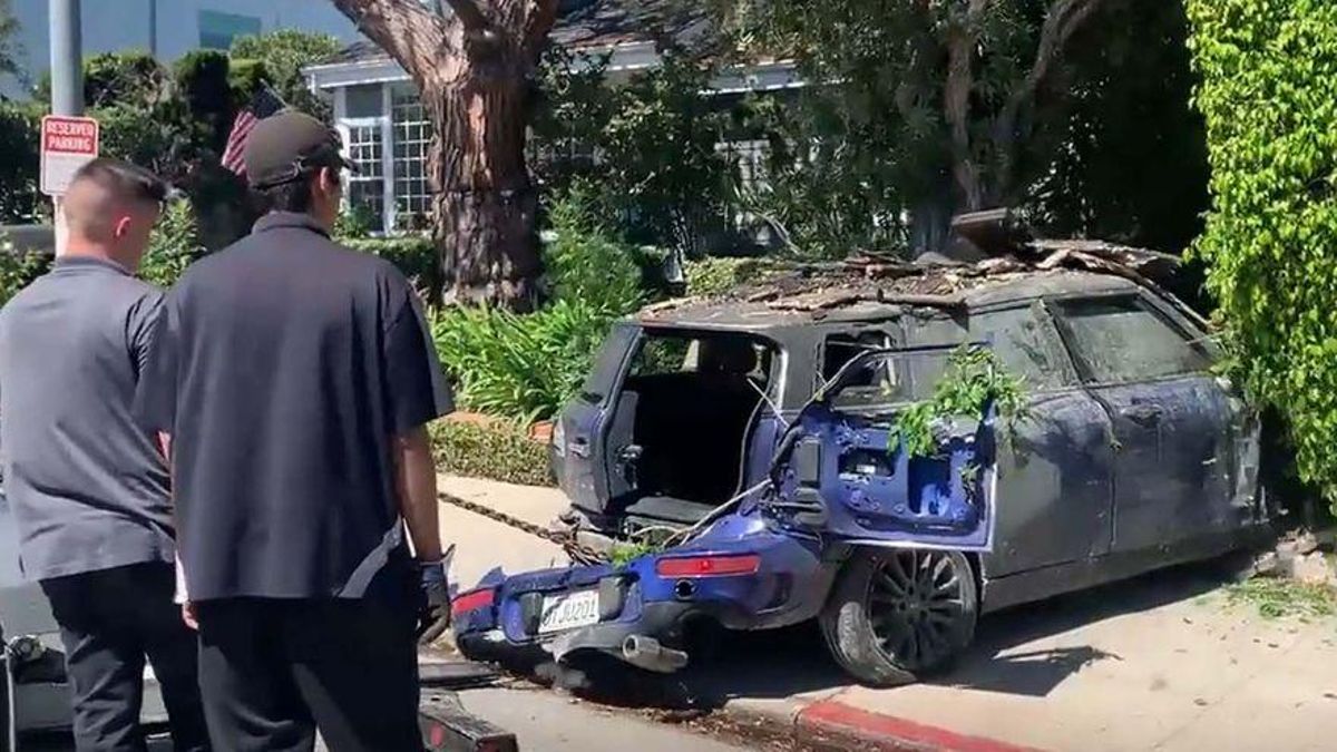 Así quedó el coche de Anne Heche tras el accidente.