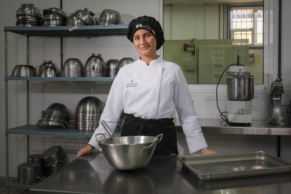 Ainhoa Santana, medalla de oro por equipos y de bronce en la modalidad de postres en Gastro Erasmus 2026.