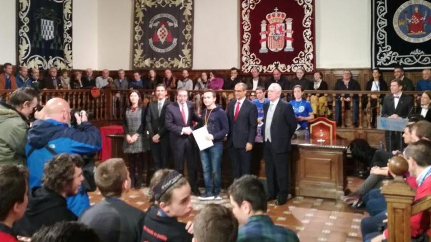 Momento de la entrega del premio en Alcalá de Henares