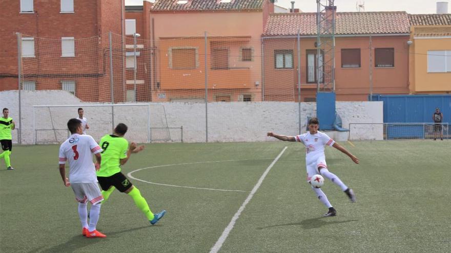 Matías se enfrentó al Eldense defendiendo los colores del Buñol.