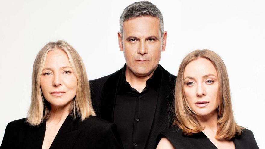 Pilar Castro, Roberto Enríquez y Ángela Cremonte, en una imagen promocional de «Las amistades peligrosas».  | JAVIER NAVAL