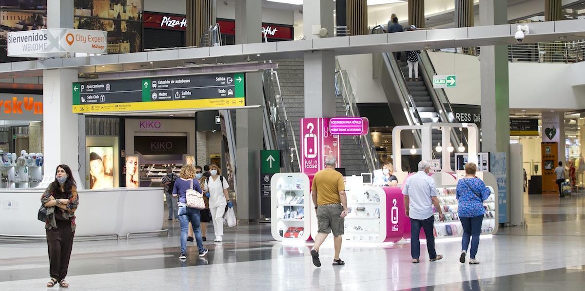 Una imagen general del vestíbulo del centro comercial Vialia.