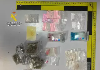 Detenido un conductor sin puntos del carnet que llevaba en el coche numerosas dosis de droga en Alcúdia