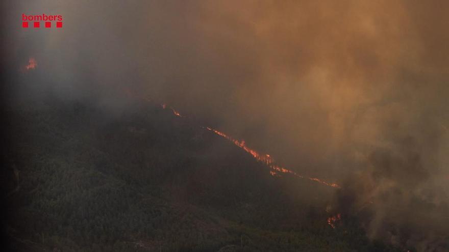 Imatges aèries de l'incendi forestal de Carme