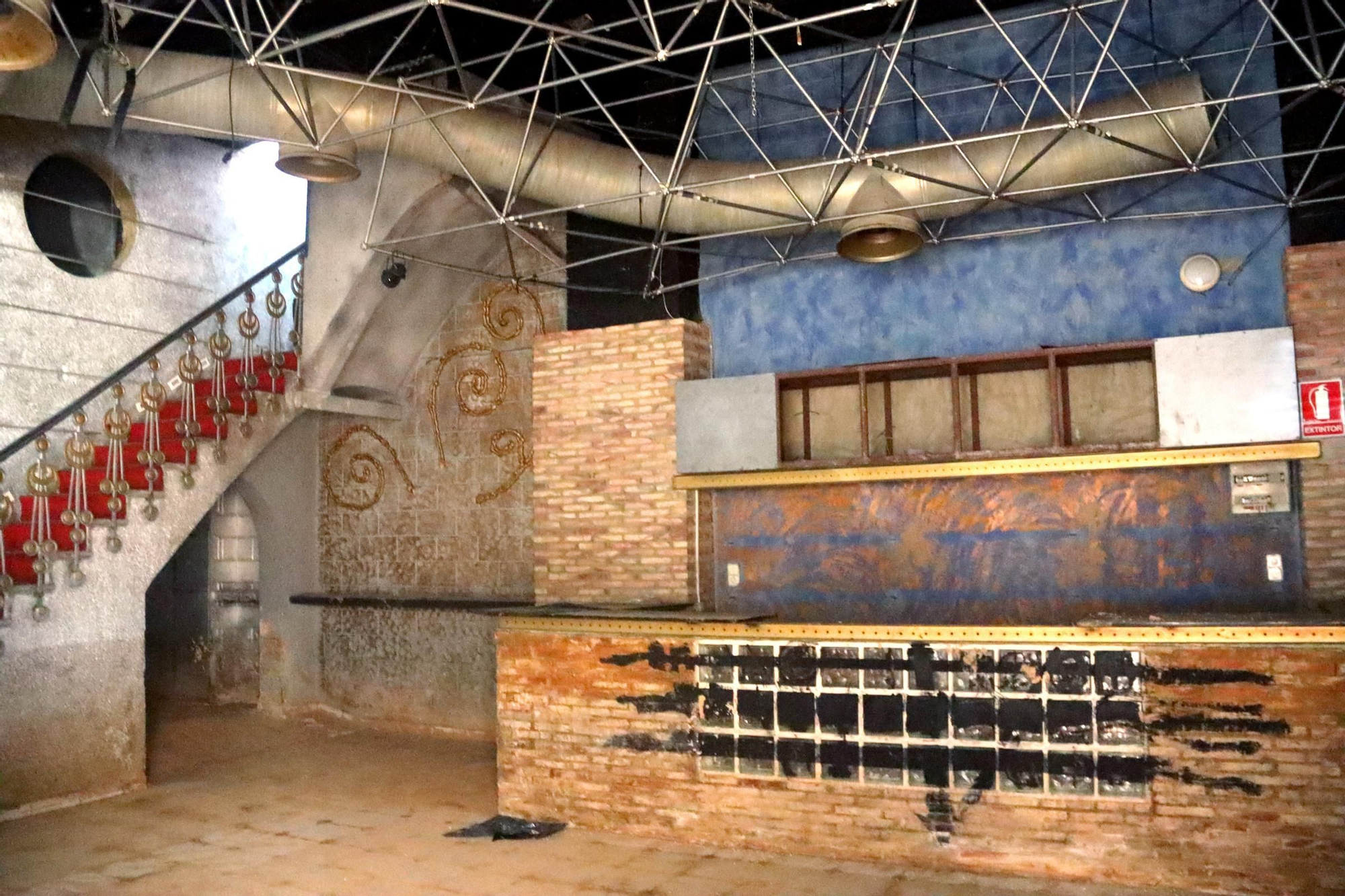 Así está por dentro la antigua discoteca Tabú de Benetússer