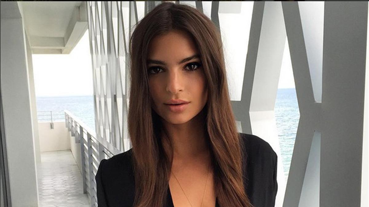 Emily Ratajkowski, elegante, luce escote