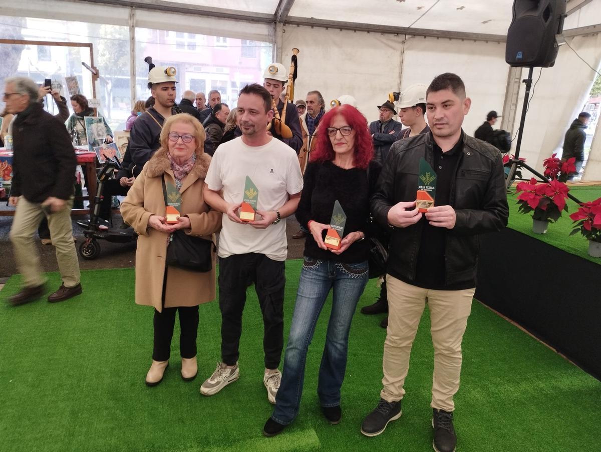 Julia Cortés, José Cachero (marido de Sara Orviz, que acudió a recoger la distinción en su nombre), Mari Luz da Costa y Diego Martín.