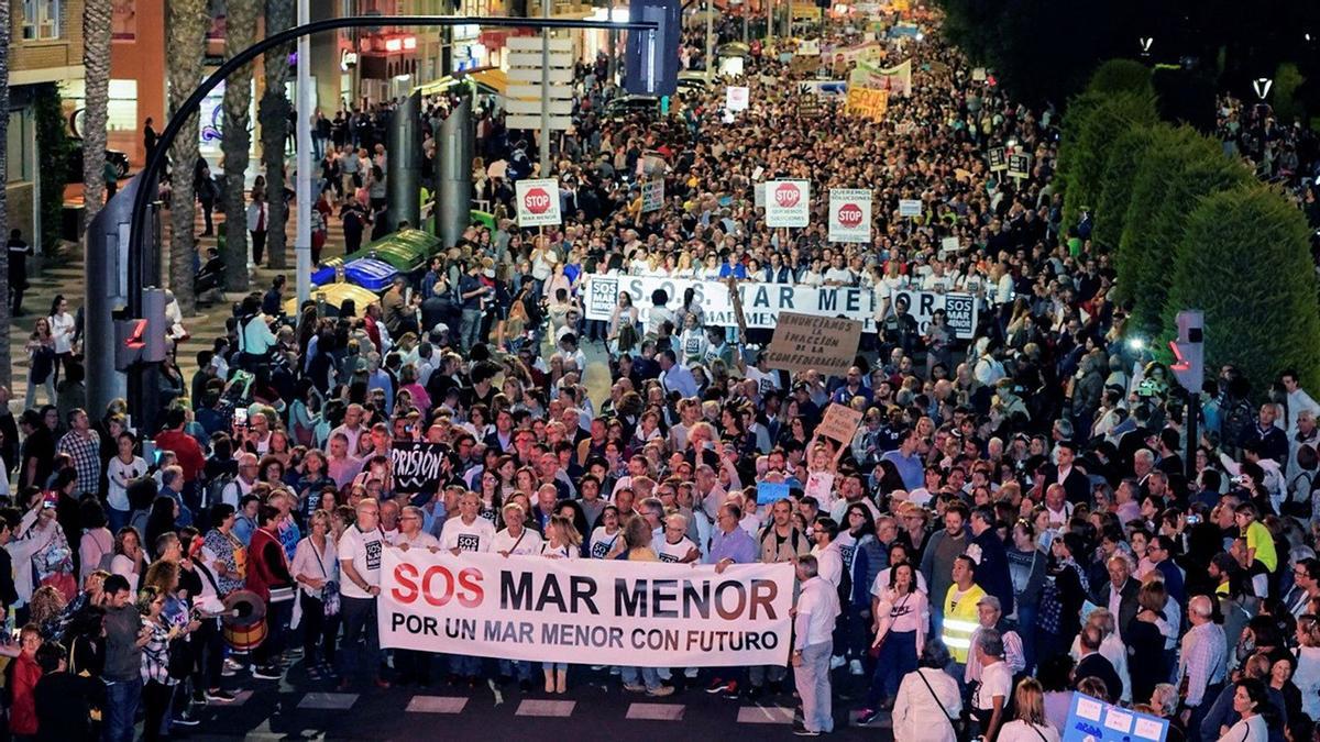 Manifestación en favor de la conservación del Mar Menor.