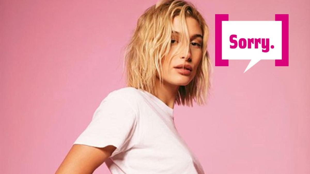 Hailey Bieber con look Kardashian