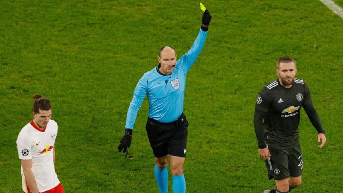 Mateu Lahoz, durante un partido de Champions esta temporada.