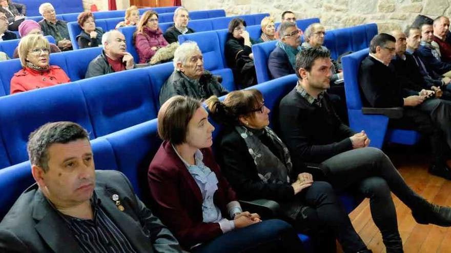 Asistentes a la presentación del proyecto de Rutas de Vino, ayer en el Ayuntamiento de Fermoselle.