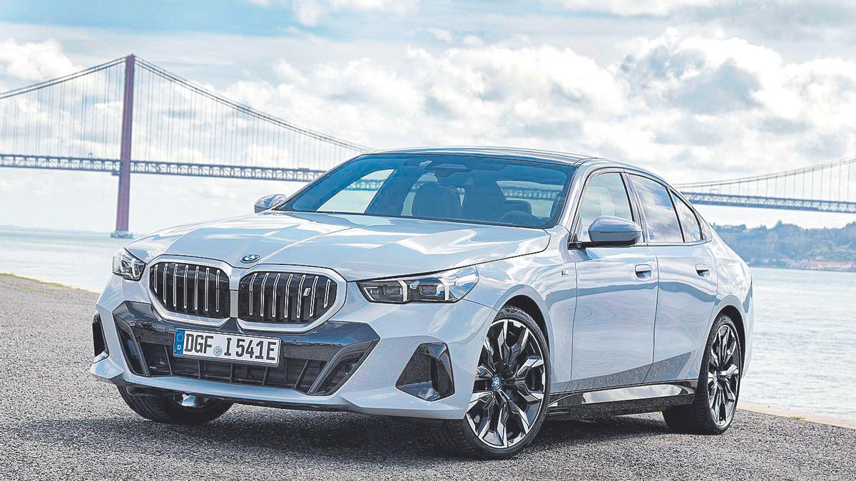 El nuevo BMW Serie 5 Berlina cuenta con innovaciones digitales y dos versiones 100% eléctricas.