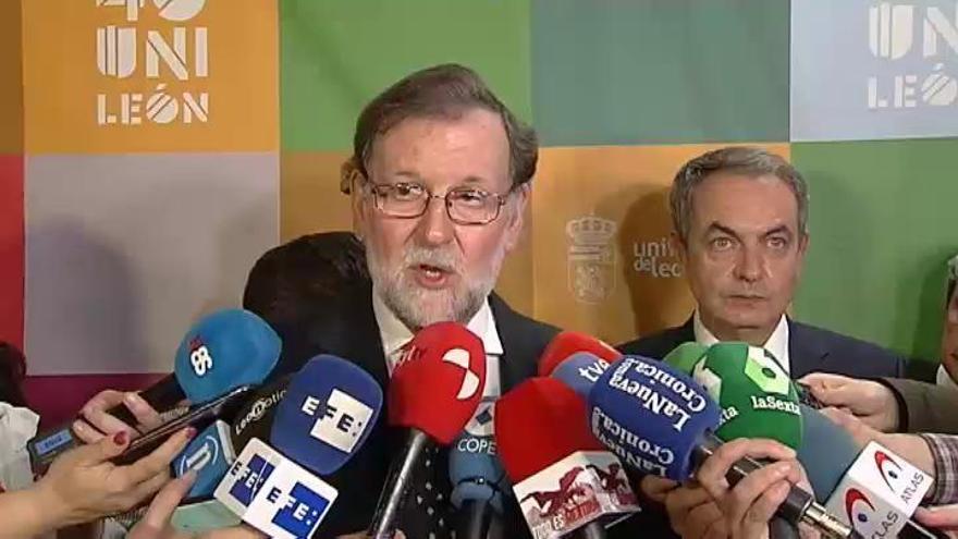 Zapatero y Rajoy se reencuentran en un coloquio en la Universidad de León