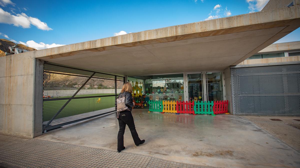 Imagen del acceso al Colegio privado La Monsina de Callosa de Segura