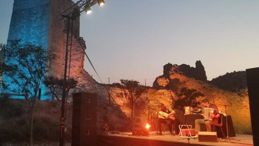 La música y la zarzuela inundan los castillos de Alfajarín e Illueca