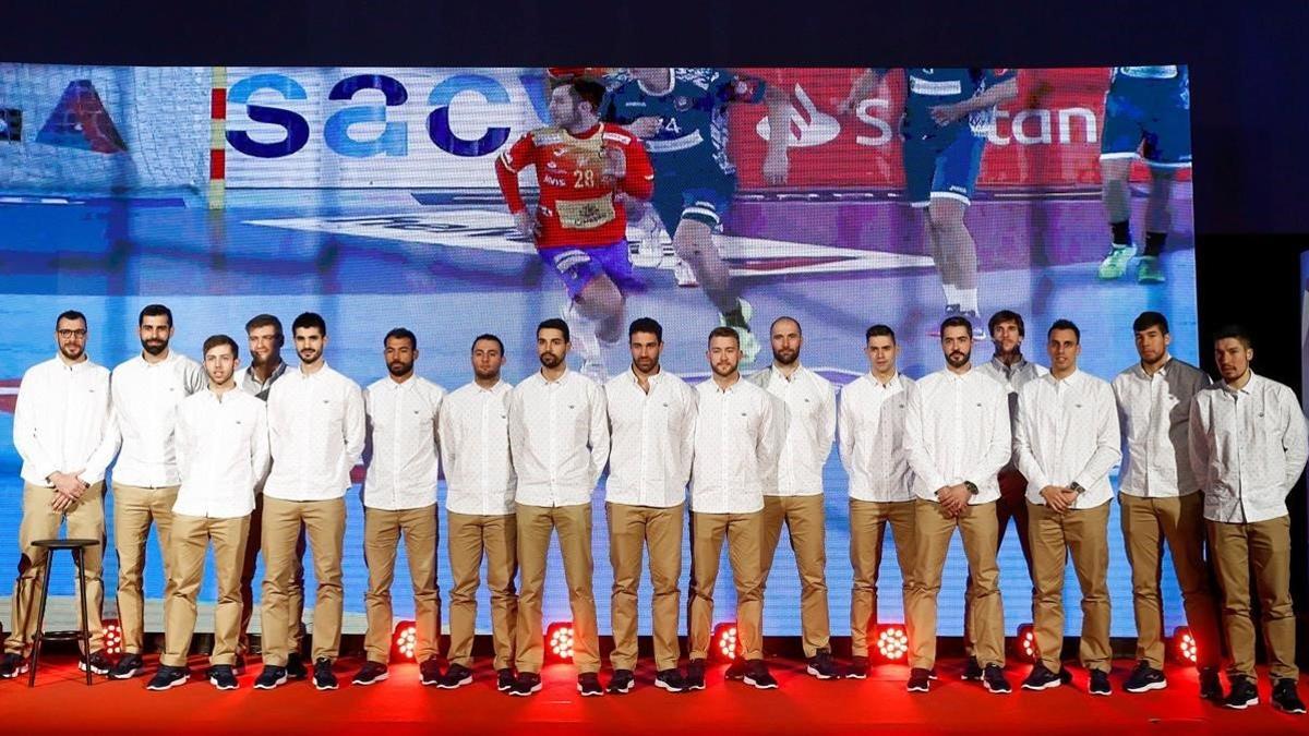 La selección española posa en Madrid antes de volar hacia Múnich.