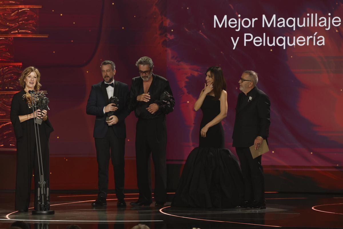 Karmele Soler, Sergio Pérez Berbel y Nacho Díaz ganan el Goya a mejor peluquería y maquillaje por su trabajo en Marco.jpg