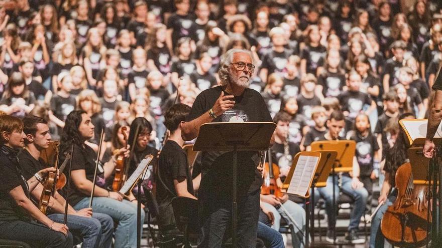 Casi 300 niños y niñas cantan en Burgos la obra «Honorato, un ratón enamorado»