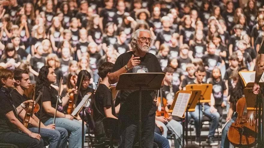 Casi 300 niños y niñas cantan en Burgos la obra «Honorato, un ratón enamorado»